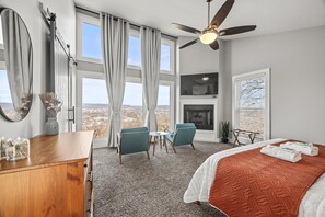 4 habitaciones, escritorio y tabla de planchar con plancha 