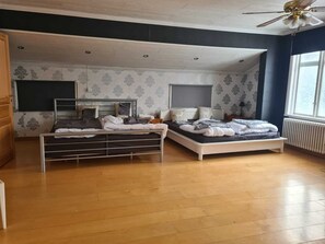 5 Schlafzimmer, Bügeleisen/Bügelbrett, WLAN, Bettwäsche