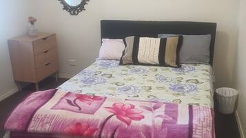 3 bedrooms, iron/ironing board, WiFi, bed sheets