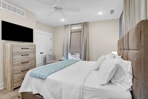 1 Schlafzimmer, Schreibtisch, Bügeleisen/Bügelbrett, Reisekinderbett