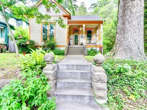 Exterior - Walk to Bathhouse Row! Queen Anne Victorian Cottage (Hot Springs)