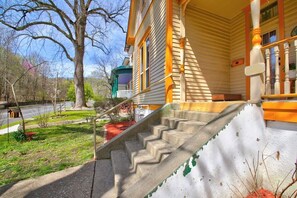 Exterior detail - Enchanting 1901 Victorian + Walk to Bathouse Row! (Hot Springs)