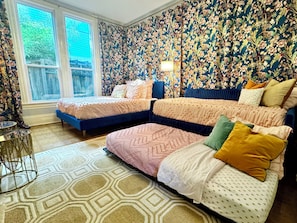 3 bedrooms, iron/ironing board, free WiFi, bed sheets - Walk to Bathhouse Row! Queen Anne Victorian Cottage (Hot Springs)