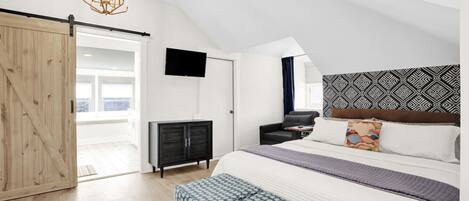 1 bedroom, desk, travel crib, free WiFi