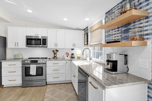 Walk to Memphis Nightlife | 100 Yr Old Cozy Apt