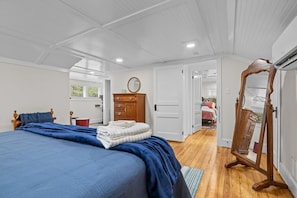 4 bedrooms, desk, iron/ironing board, travel cot