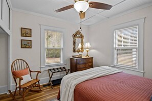 4 bedrooms, desk, iron/ironing board, travel cot