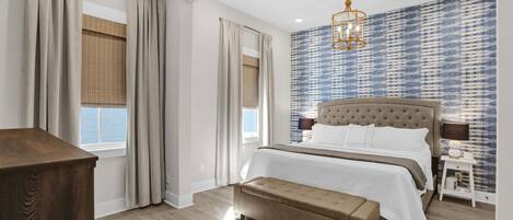 2 Schlafzimmer, Schreibtisch, Bügeleisen/Bügelbrett, Reisekinderbett