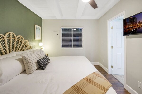 2 bedrooms, desk, iron/ironing board, travel cot
