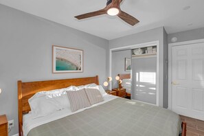 3 間睡房、書桌、熨斗/熨衫板、可攜式嬰兒床