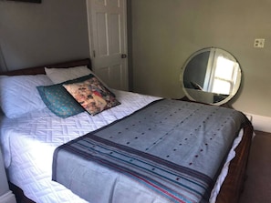 1 dormitorio, tabla de planchar con plancha, wifi y ropa de cama