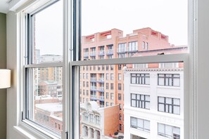 Interior - Blueground | Penn Quarter, pool & AC, nr museums (Washington, D.C.)