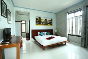 9 bedrooms, iron/ironing board, WiFi