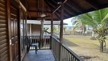 Vista frontal de la propiedad