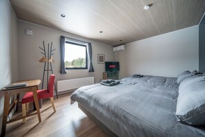 5 bedrooms, iron/ironing board, free WiFi - THE SAKURA (Kamifurano)