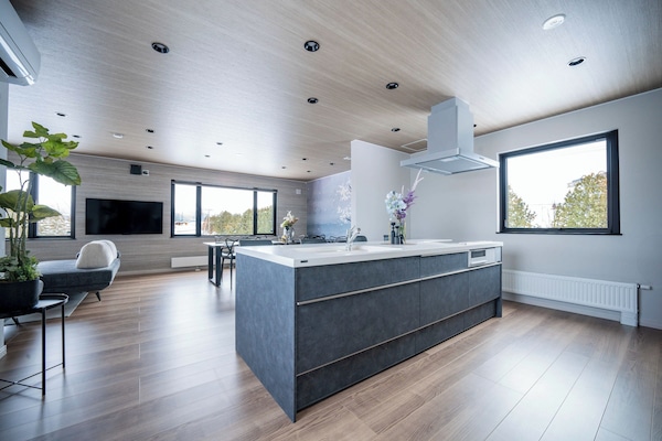 Fridge, microwave, stovetop, electric kettle
