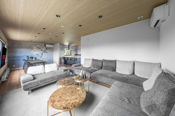 Flat-screen TV - THE SAKURA (Kamifurano)