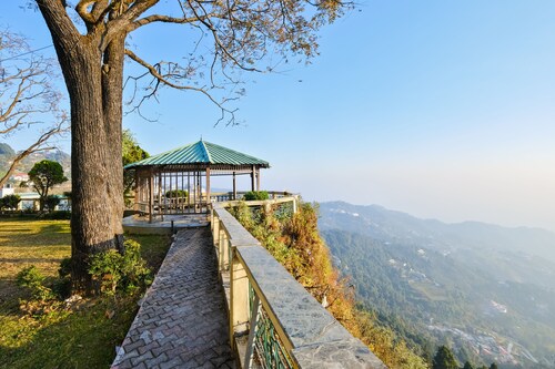 The Silver Doon – A Cozy Mountain Escape at Mall Road, Mussoorie