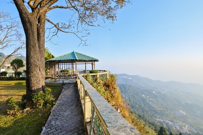 The Silver Doon – A Cozy Mountain Escape at Mall Road, Mussoorie
