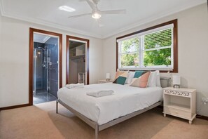 4 bedrooms, desk, iron/ironing board, travel cot