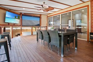 Dining - The Richardson - Spacious Entertaining, Sleeps 8 (Turvey Park)