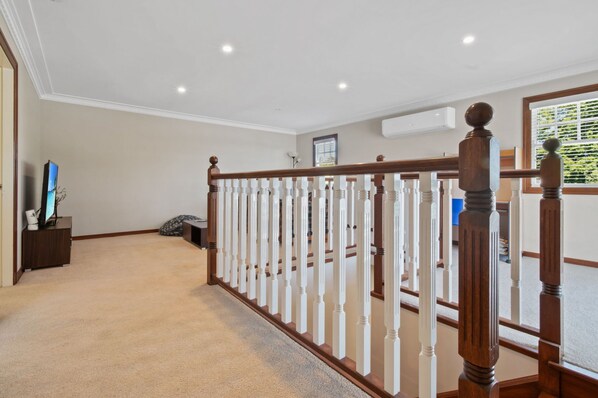 Interior - The Richardson - Spacious Entertaining, Sleeps 8 (Turvey Park)