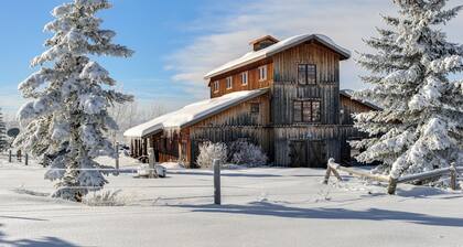 'The Barn at Dancing Deer Ranch' in Bedford