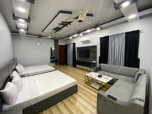 Guest house situated near expo,aga khan hospital .