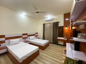 9 bedrooms, iron/ironing board, WiFi