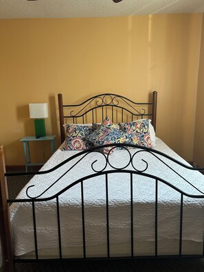 5 quartos, ferros/tábuas de passar roupa, Wi-Fi, roupa de cama