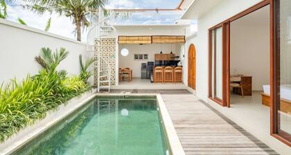 Azure Villa Luwih Pool Villa in Nyanyi