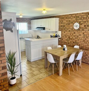 Dining - Beach Daze, Silver Sands
Relax & enjoy...one street from beach (Aldinga Beach)