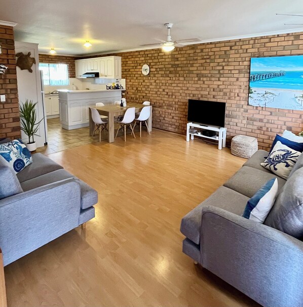 Living area - Beach Daze, Silver Sands
Relax & enjoy...one street from beach (Aldinga Beach)