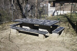 Outdoor dining - Family rural house in the Gredos mountain range (Cuevas del Valle)