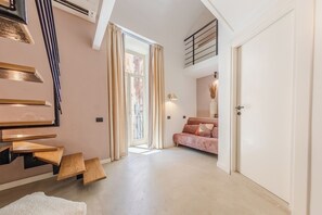 Comfort-værelse til 4 personer | Dundyner, pengeskab på værelset, individuelt design
