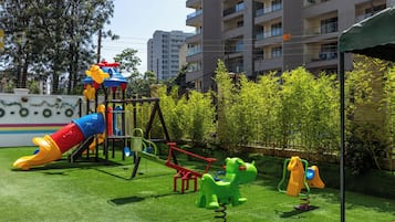 Zona de jocs infantil: a l'aire lliure