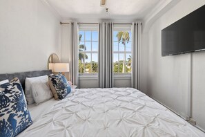 Desk, iron/ironing board, WiFi, bed sheets