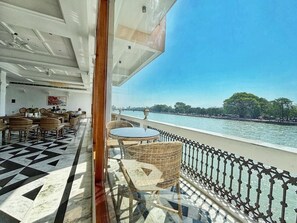 مطعم
