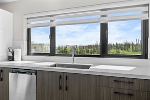 Køleskab, mikrobølgeovn, ovn, kogeplade