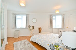 2 chambres, fer et planche à repasser, Wi-Fi gratuit, draps fournis