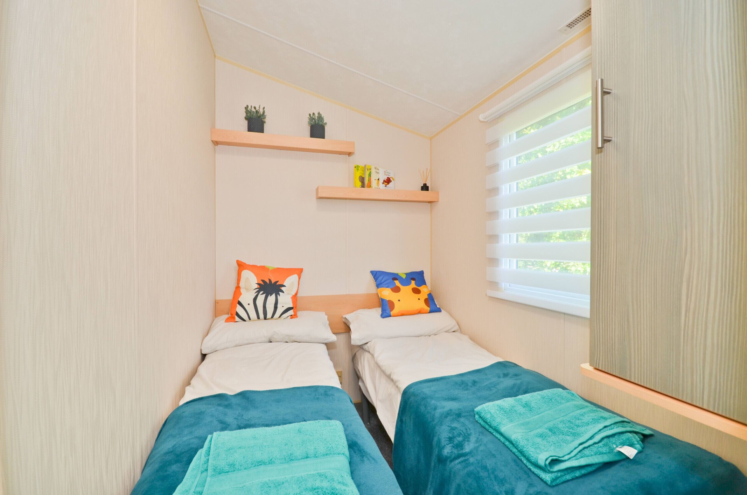 3 bedrooms, iron/ironing board, bed sheets