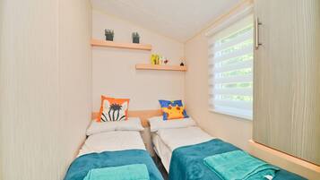 3 bedrooms, iron/ironing board, bed sheets