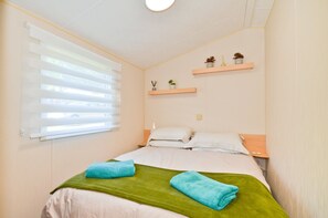 3 bedrooms, iron/ironing board, bed sheets