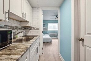 Haartrockner, Handtücher, Shampoo