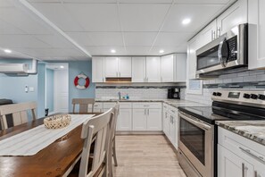 Fridge, oven, coffee/tea maker, blender