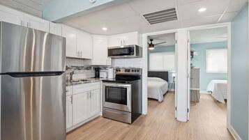 Coffee/tea maker, fridge, microwave, oven