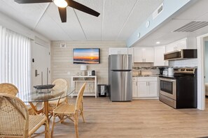 Fridge, oven, coffee/tea maker, blender
