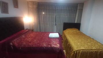 Twin Room, City View | Desk, laptop workspace, free WiFi