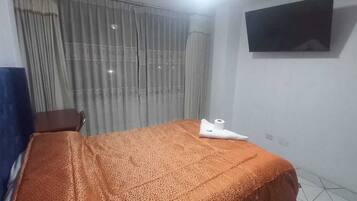 Twin Room, City View | Desk, laptop workspace, free WiFi