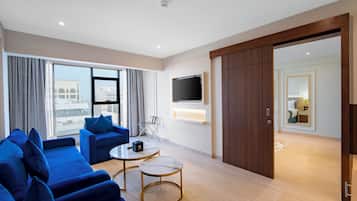 Premium Suite | Living area | TV